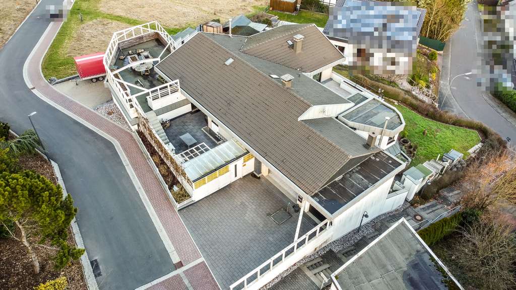 Immobilie in Welschneudorf - Von RTI: Repräsentatives Zweifamilienhaus in Hanglage mit Fernblick in Welschneudorf! - Bild 2