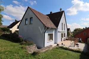 Wohnen auf dem Land - Großzügiges Zweifamilienhaus mit 2 Garagen und gepflegtem Garten – Die vollständige Adresse der Immobilie erhältst du vom Anbieter., 91611 Lehrberg – Vorschaubild 6