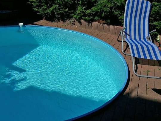 Attraktive Doppelhaushälfte mit Kamin, Pool und Sauna auf kleinem Grundstück - Bild 20