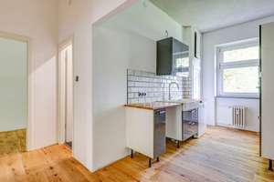 Renovierungsbedürftige, sehr gut geschnittene und helle 3 Zimmerwohnung – Die vollständige Adresse der Immobilie erhältst du vom Anbieter., 12105 Tiergarten, Berlin – Vorschaubild 2