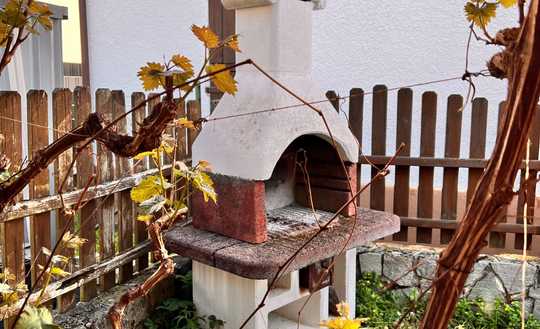 Kleines Haus mit großer Scheune und kleinem Garten in Neckartailfingen