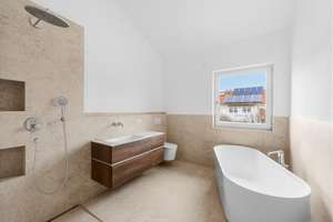 Modernes Neubau-REH Ost in Bruckmühl – direkter TG-Zugang – Die vollständige Adresse der Immobilie erhältst du vom Anbieter., 83052 Bruckmühl – Vorschaubild 6