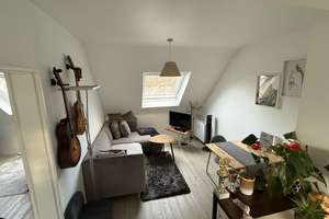 kleine, helle 2-Zimmer Dachgeschosswohnung in Düsseldorf, Eller
