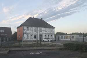 Vielseitiges Haus in Hallendorf  mit Anliegerwohnung/ teilweise saniert