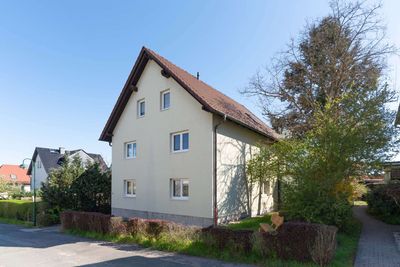 moderne 3-Raum-Wohnung mit Balkon und Blick auf die Heidecksburg