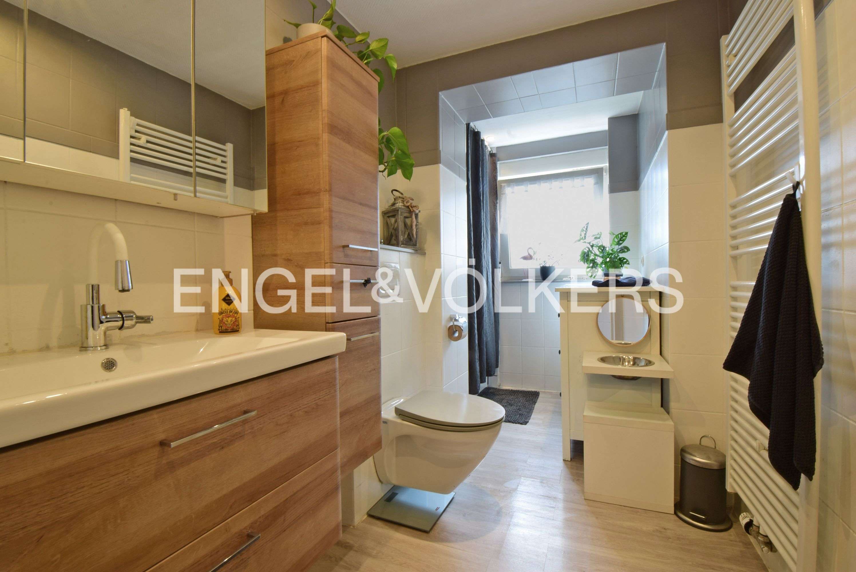 Immobilie in Weilbach - Charmantes Mehrfamilienhaus mit Ausbaupotenzial – Ideal für Kapitalanleger und Mehrgenerationen - Bild 2