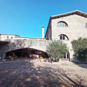 ZU VERKAUFEN: ANWESEN IN SANT MARTÍ VELL MIT GRUNDSTÜCK, HAUPTHAUS UND GÄSTEHAUS