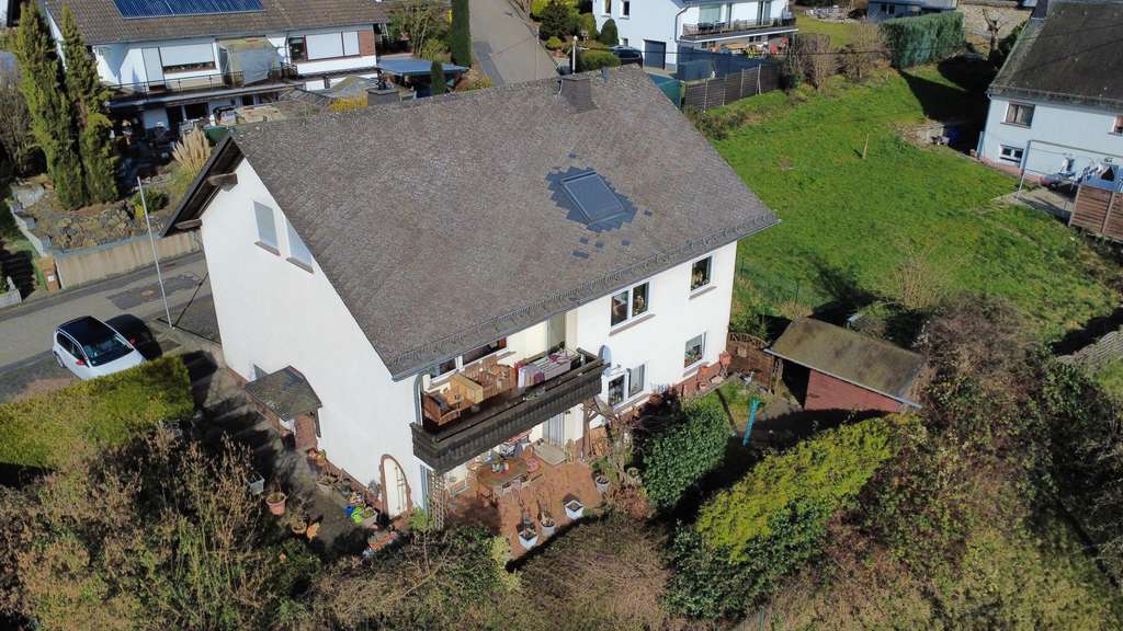 Immobilie in Hillscheid - 3-Parteienhaus in Hillscheid -- Perfekt für Kapitalanleger - Bild 0