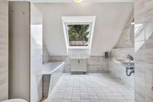 Großzügige 3,5-Zi.-Maisonette mit 2 Bädern & TG – keine zusätzliche Käufer-Provision – Die vollständige Adresse der Immobilie erhältst du vom Anbieter., 86199 Göggingen-Nordwest, Augsburg – Vorschaubild 3