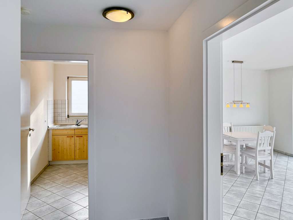 Immobilie in Stapel - Großzügiges Anwesen mit zwei Wohnhäusern - viel Platz für Familie, Generationen oder Arbeiten von... - Bild 3