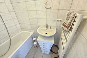 Gemütliche 2-Zimmer-Dachgeschosswohnung mit Dachterrasse im gepflegtem Altbau-Mehrfamilienhaus – Mönchengladbach – Vorschaubild 11