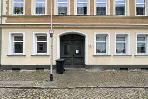 Einziehen und wohlfühlen! Wohnung mit Terrasse und neuer Einbauküche in Salbke