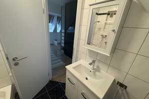 Moderne möblierte Dachgeschosswohnung in D-Lohausen – Düsseldorf – Vorschaubild 4