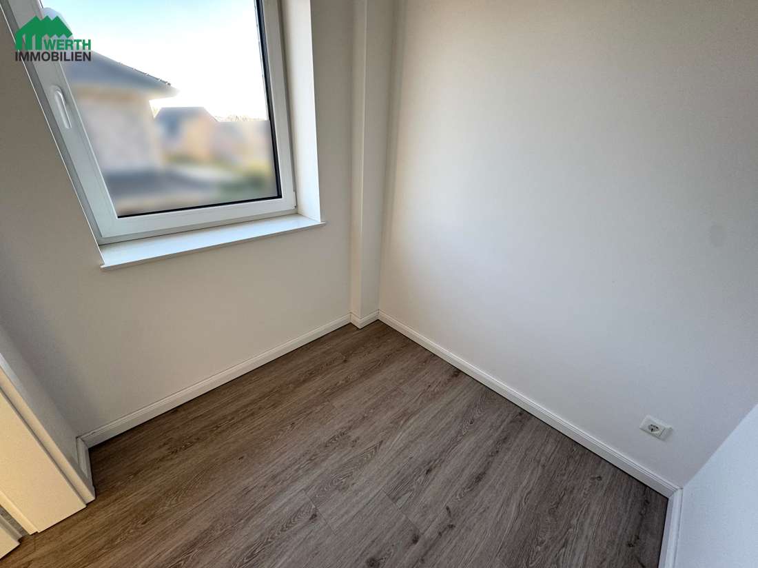 Immobilie in Beckdorf - Neuwertige KfW-55-Doppelhaushälfte mit Südgarten & Ausbaureserve in Beckdorf *** 360 Grad Rundgang * - Bild 11