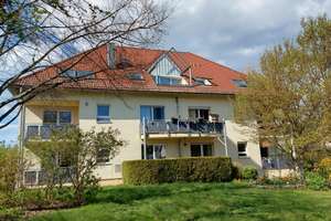 +++ Sanierungsbedürftige Wohnung zum späteren Eigennutz, mit großem Balkon und Gartenanteil+++