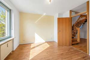 STILVOLLE 4 ZIMMER MAISONETTEWOHNUNG MIT DACHTERASSE – Die vollständige Adresse der Immobilie erhältst du vom Anbieter., 81739 Altperlach, München – Vorschaubild 4
