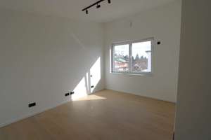 Penthouse mit großer Dachterrasse (34,6 qm) und Tiefgaragenstellplatz mit eigener E-Ladestation – 63073 Bieber, Offenbach am Main – Vorschaubild 9