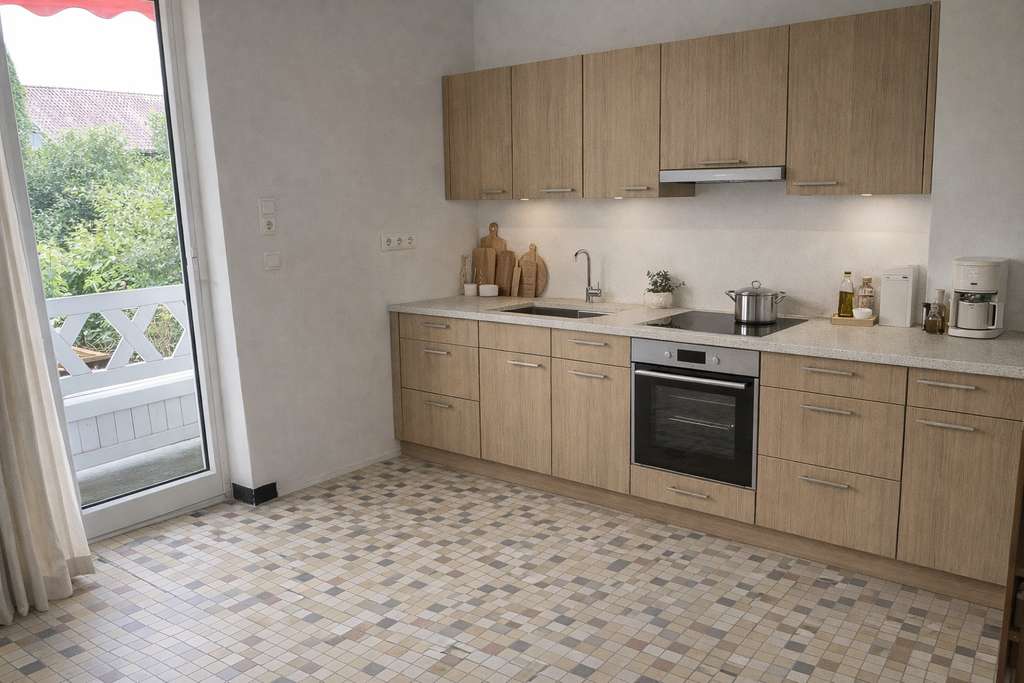 Immobilie in Kronach - Solide Kapitalanlage mit Entwicklungspotenzial – Einfamilienhaus mit Einliegerwohnung - Bild 2