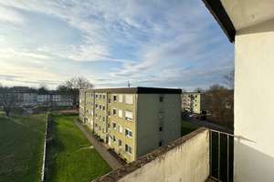 Geräumige 3-Zimmer-Wohnung mit Balkon in LEV. Steinbüchel! – Theodor-Heuss-Ring 112, 51377 Steinbüchel, Leverkusen – Vorschaubild 2