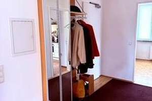 Helle Dachgeschosswohnung mit großer Dachterrasse und Blick ins Grüne – Die vollständige Adresse der Immobilie erhältst du vom Anbieter., 81737 Altperlach, München – Vorschaubild 2