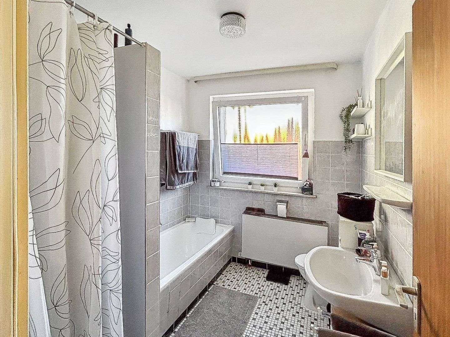 Immobilie in Giesen - Attraktive 3-Zimmer-Wohnung in begehrter Wohnlage von Giesen – Vermietet und gut geschnitten - Bild 4