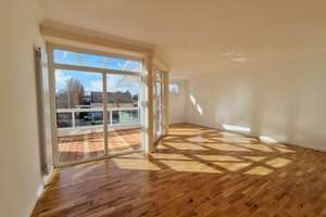 Großzügige 3-Zimmer-Wohnung mit Wintergarten, privater Dachterrasse und Blick ins Grüne