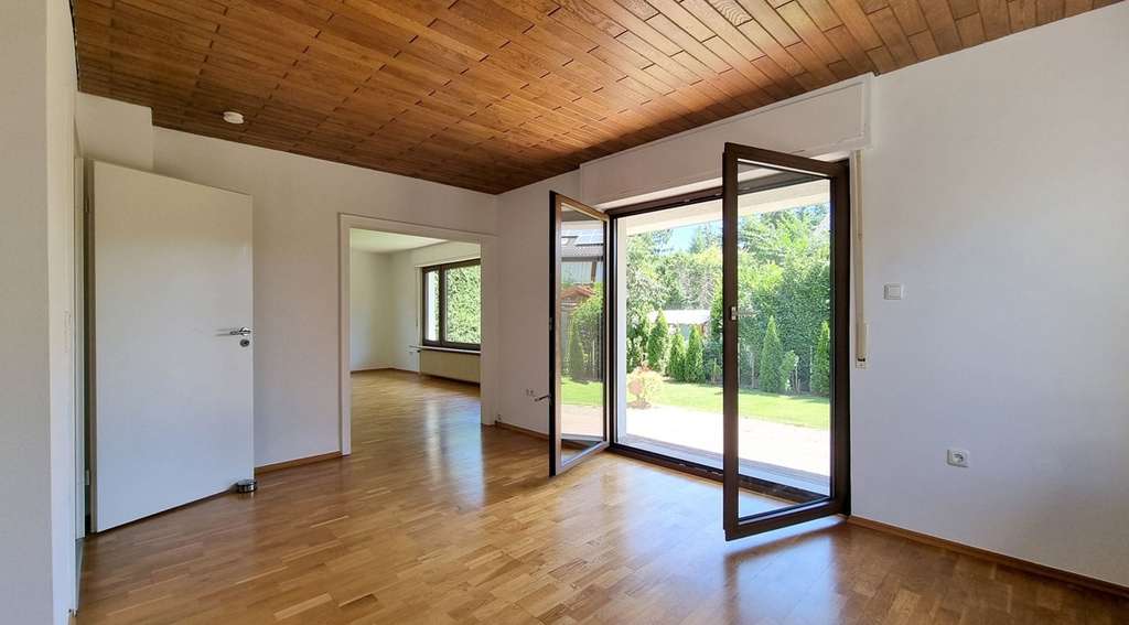 Immobilie in Hasselroth - Großzügiges 2-Familienhaus mit schönem Garten in ruhiger Lage von Niedermittlau - Bild 1