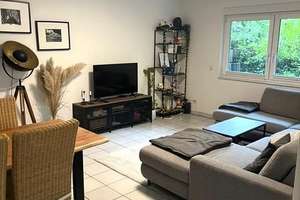 Hochwertige 2,5-Zi.-Whg. mit Einbauküche u. Terrasse in modernem 4-Fam.-Haus, Bestwohnlage Groovnähe