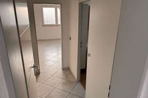 Charmante Dachgeschosswohnung im Herzen von Lüdenscheid – 3 Zimmer, Balkon und Aufzug – Die vollständige Adresse der Immobilie erhältst du vom Anbieter., 58511 Lüdenscheid – Vorschaubild 2