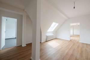 Erstbezug: Lichtdurchflutete Dachgeschoss-Wohnung mit Terrasse, moderner Ausstattung und in Top-Lage – Bismarckstraße 61a, 13585 Spandau (Ortsteil), Berlin – Vorschaubild 3
