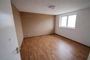 Freundliche 3-Zimmer-Eigentumswohnung mit Stellplatz, Aufzug, Süd-Loggia, Keller - ÖPVN 1 min – Die vollständige Adresse der Immobilie erhältst du vom Anbieter., 80935 Lerchenau-Ost, München – Vorschaubild 3