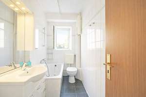 3-Zimmer-Wohnung mit Süd-Balkon und viel Potential! – Die vollständige Adresse der Immobilie erhältst du vom Anbieter., 10589 Charlottenburg, Berlin – Vorschaubild 8