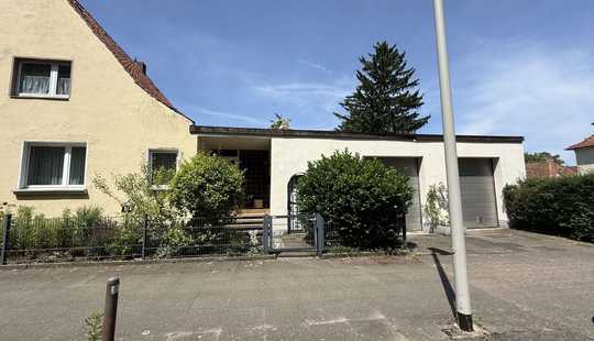 Bild von Gemütliche Doppelhaushälfte mit sonnigem Garten und großer Doppelgarage