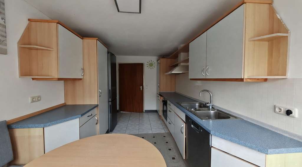 Immobilie in Memmingen - Erbpacht-Wohnung ohne Balkon – helle 4-Zimmer-Wohnung (126 m²) im 1. OG in Memmingen – provisionsfre - Bild 4