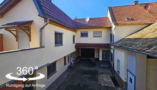 Bild von Schönes Einfamilienhaus mit Terrasse und Hoffläche