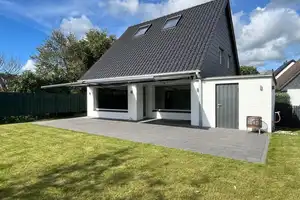 AllFa – Saniertes und freistehendes Einfamilienhaus auf Sonnen-Traumgrundstück wartet auf Sie! – Neuss (Rhein-Kreis) – Vorschaubild 1