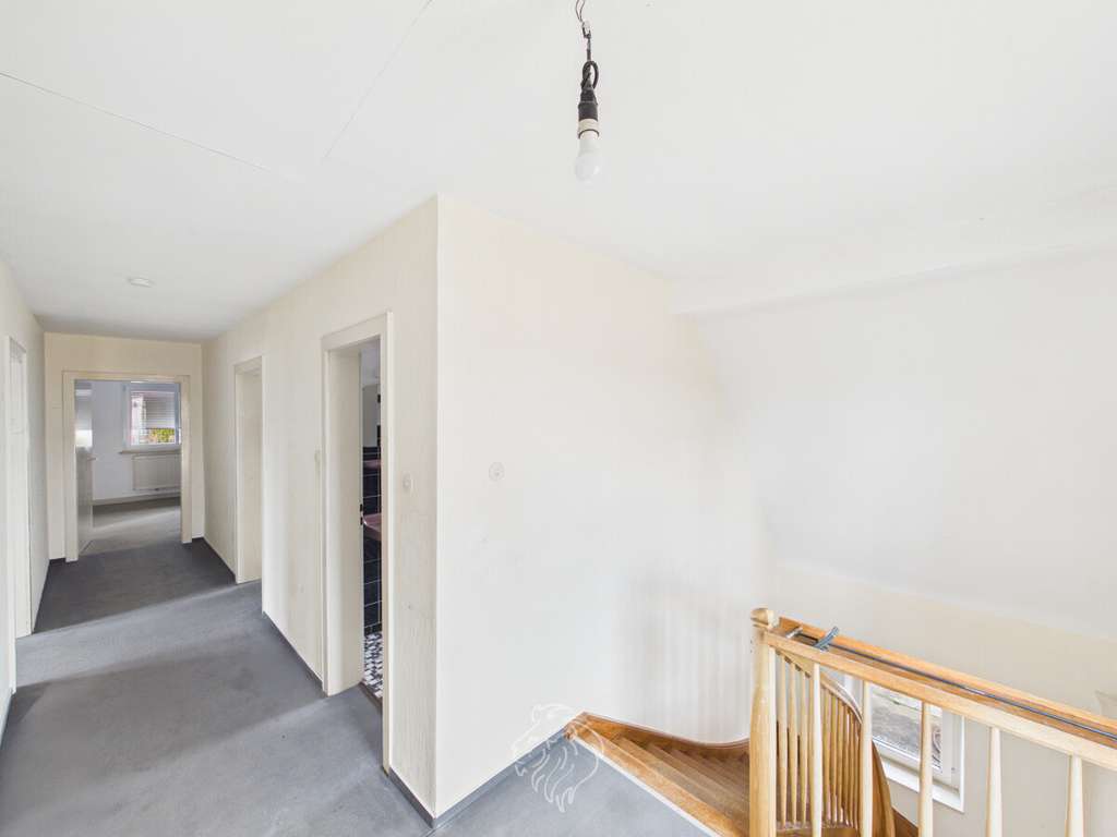 Immobilie in Helmstadt - Großzügiges Wohnhaus mit Garten, Balkon und Werkstattflächen - Bild 3