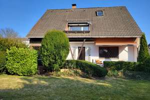 Gepflegtes Zweifamilienhaus mit Garten in ruhiger Lage – Die vollständige Adresse der Immobilie erhältst du vom Anbieter., 30179 Sahlkamp, Hannover – Vorschaubild 3