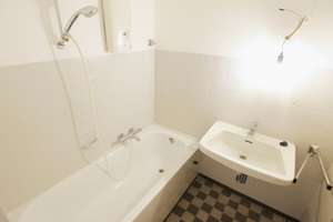 Attraktive, vermietete 4-Zimmer-Wohnung mit Loggia und Garage in Aachen Burtscheid! – Amyastraße 37, 52066 Burtscheider Abtei, Aachen – Vorschaubild 12