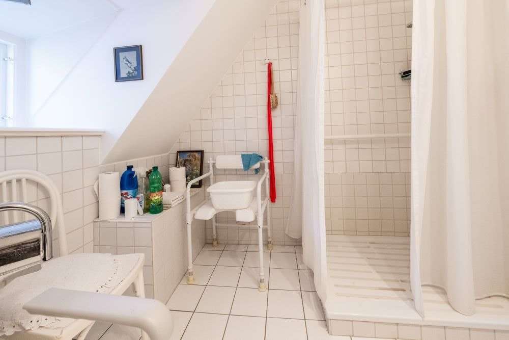 Immobilie in Niebüll - Baudenkmal - Bauernhaus unter Reet mit Scheune auf einer Warft im Gotteskoog - Bild 14