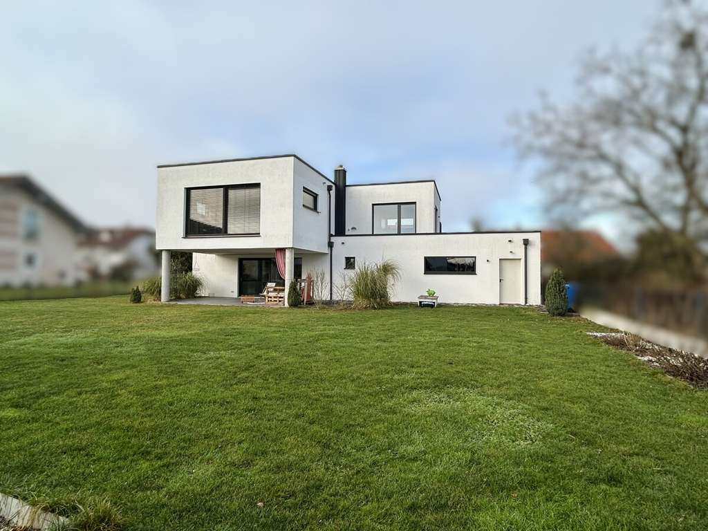 Immobilie in Ering - Höchste Energieeffizienz  Besonderer Wohnstil

Exklusives Einfamilienhaus mit markanter Architektu - Bild 3