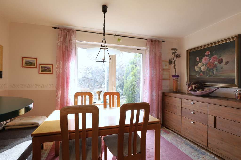 Immobilie in Haldenwang - Ruhe und Effizienz: Viel Platz 
Pelletheizung und Solarthermie - Bild 4