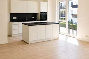 Neuwertige 2-Zimmer-Wohnung mit großem, überdachten Balkon, hochwertiger EBK & TG-Stellplatz – Walter-Eucken-Straße 111, 40235 Flingern Nord, Düsseldorf – Vorschaubild 2