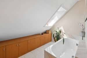 Exklusive Dachgeschosswohnung mit wohnlich ausgebautem Spitzboden in Bestlage von Marienthal – Die vollständige Adresse der Immobilie erhältst du vom Anbieter., 22043 Marienthal, Hamburg – Vorschaubild 14