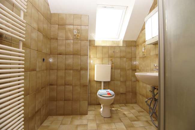 Immobilie in Roßtal - Roßtal-S-Bahn Nähe: Einfamilienhaus mit PV, Solar, Doppelgarage und Traumblick auf Felder und Wiesen - Bild 11