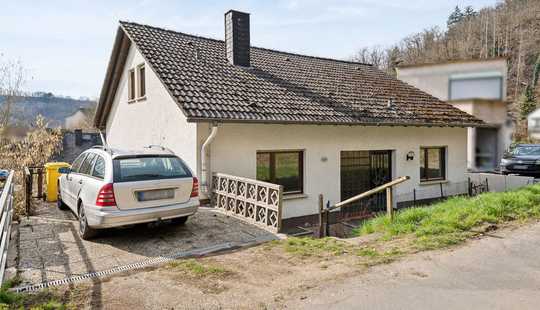 Bild von Wohnhaus in begehrter Lage mit tollem Ausblick!