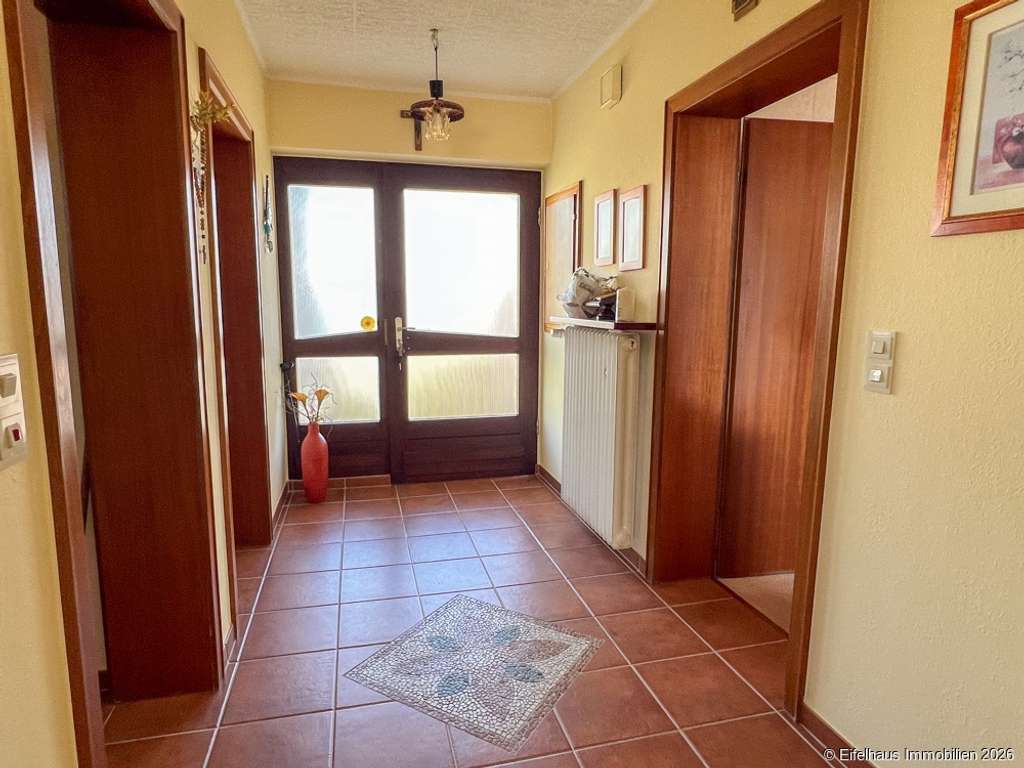 Immobilie in Bad Münstereifel - Bad Münstereifel-Rupperath, bezugsfreies Einfamilienhaus mit Ausbaupotential ... - Bild 1