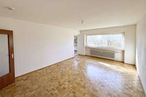 MIT BLICK INS GRÜNE: SAN.-BEDÜRFTIGE 2-ZI-ETW MIT SÜDBALKON, LIFT UND TG-STELLPLATZ IN ER-BÜCHENBACH – Kulmbacher Straße 14, 91056 Büchenbach Nord, Erlangen – Vorschaubild 3