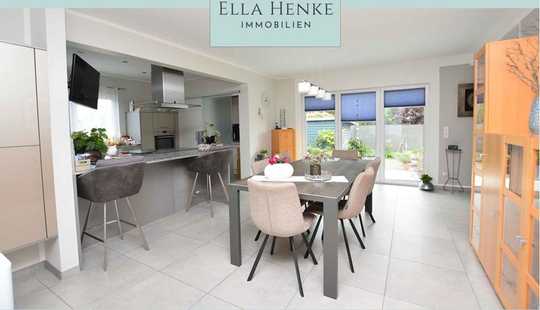 Bild von Moderner, hochwertig ausgestatteter Bungalow mit Design-Küche, Kamin + Doppelgarage...