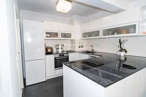 Exklusive 2,5-Zimmer-Wohnung im Herzen von Würzburg mit zwei Tiefgaragenstellplätzen – 97070 Altstadt, Würzburg – Vorschaubild 3